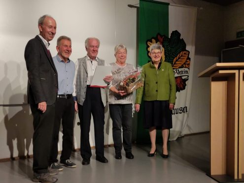 Ehrung der Jubilare, in der Mitte Willi Christner, von links Martin Schmid und Willi Burger, Marlies Sautter und Doris Sautter